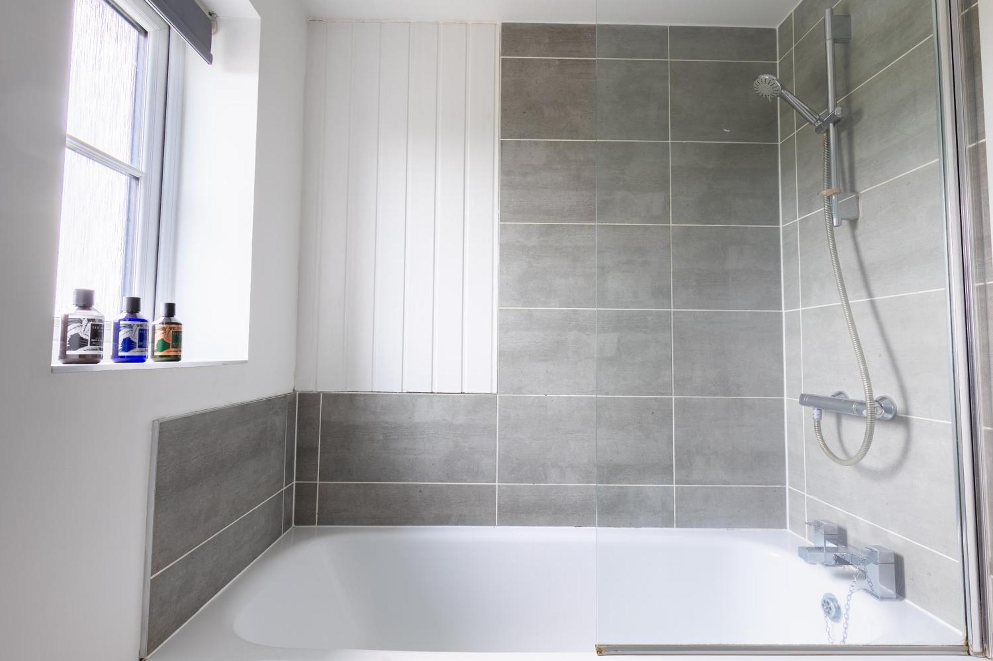 Spacious 4-Bedroom Home Near City Centre With Parking Nottingham Exteriér fotografie