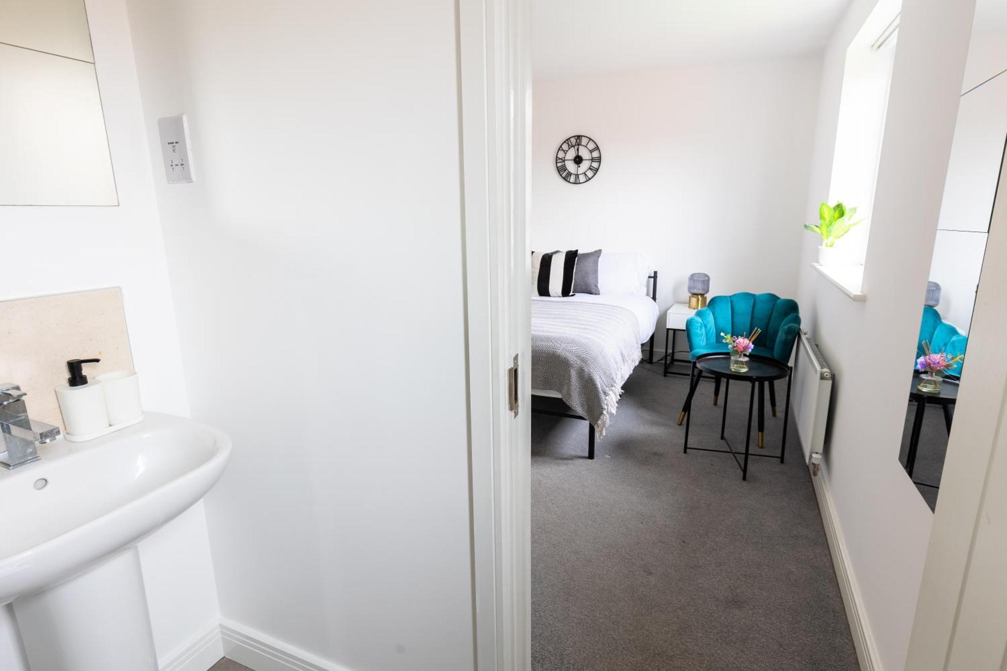 Spacious 4-Bedroom Home Near City Centre With Parking Nottingham Exteriér fotografie