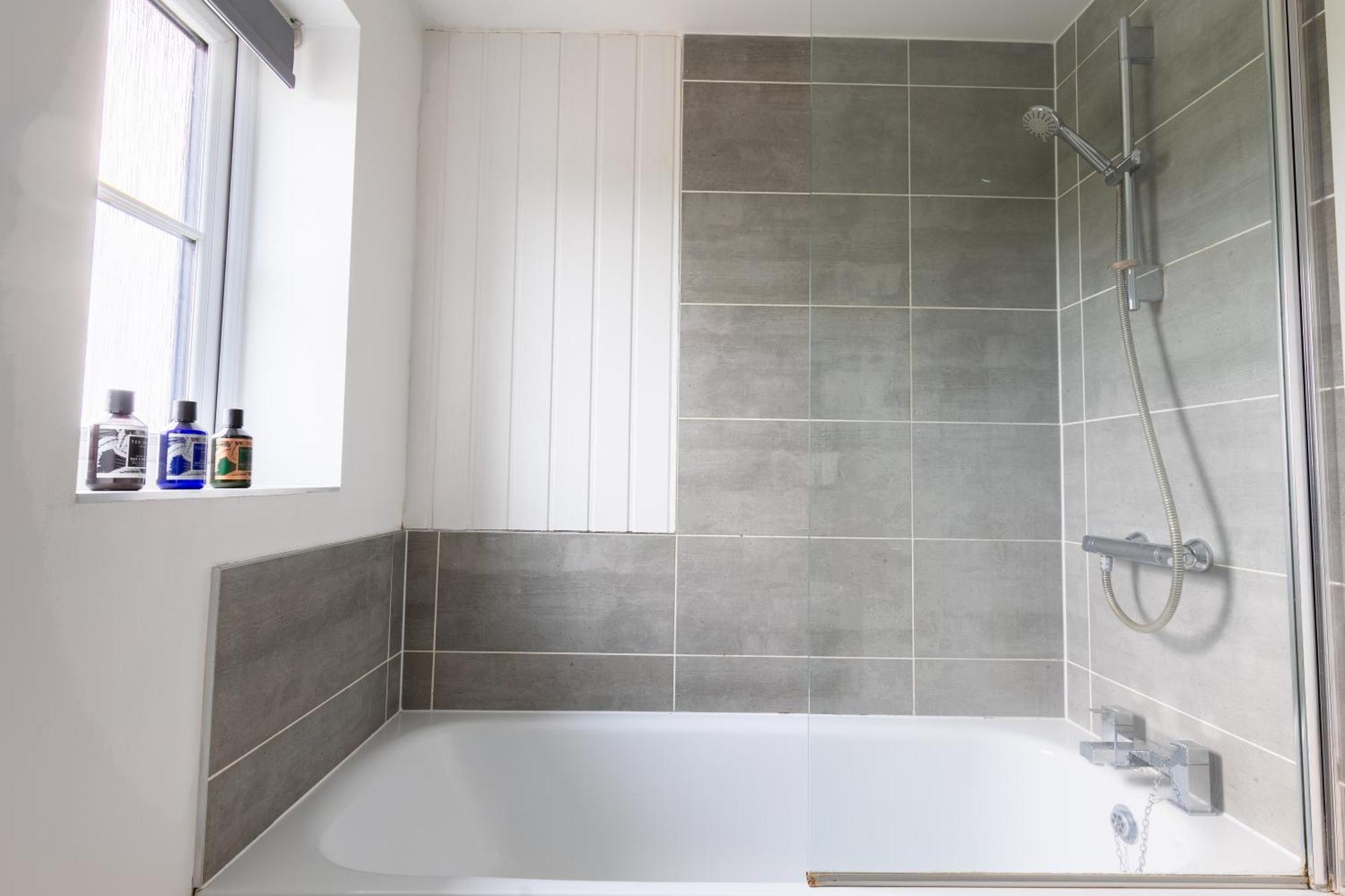 Spacious 4-Bedroom Home Near City Centre With Parking Nottingham Exteriér fotografie