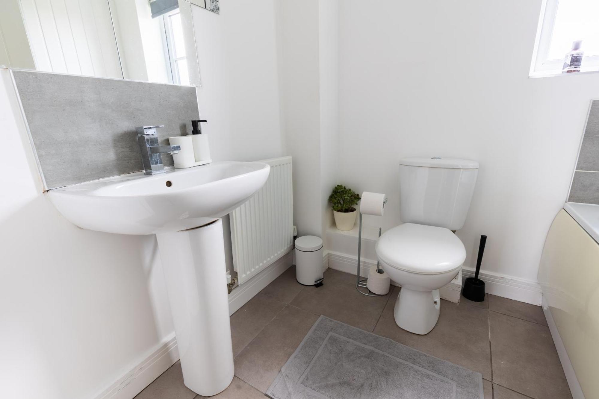 Spacious 4-Bedroom Home Near City Centre With Parking Nottingham Exteriér fotografie